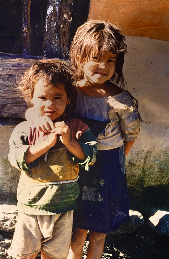 Kinder in Nepal – Foto Johannes Kern Zwei Kinder in Nepal, Foto von Johannes Kern